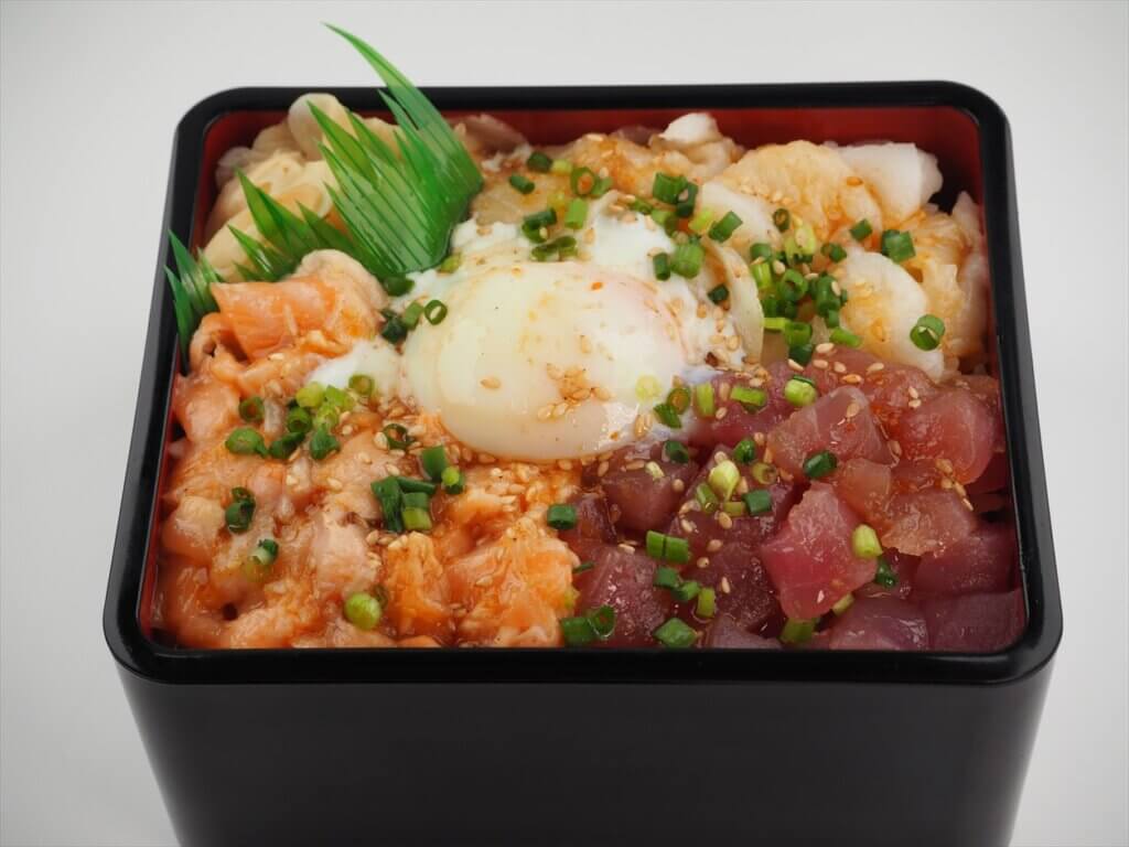 海鮮ユッケ丼